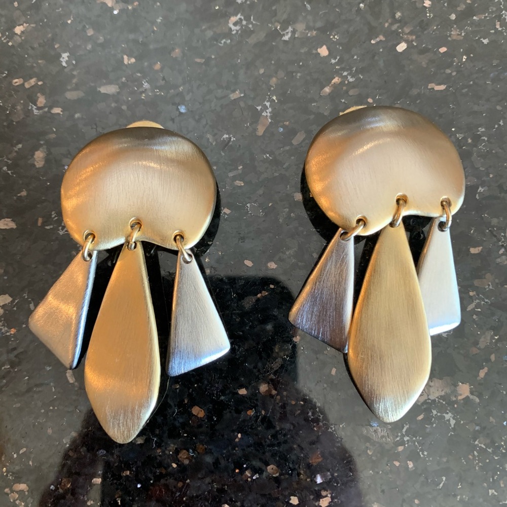 Vintage 80’s - 90’s dangling clip on earrings.